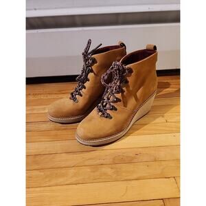 TOMS Tan Brown Camel Suede Wedge Ankle Boots Women's Size 9 Laces Leather